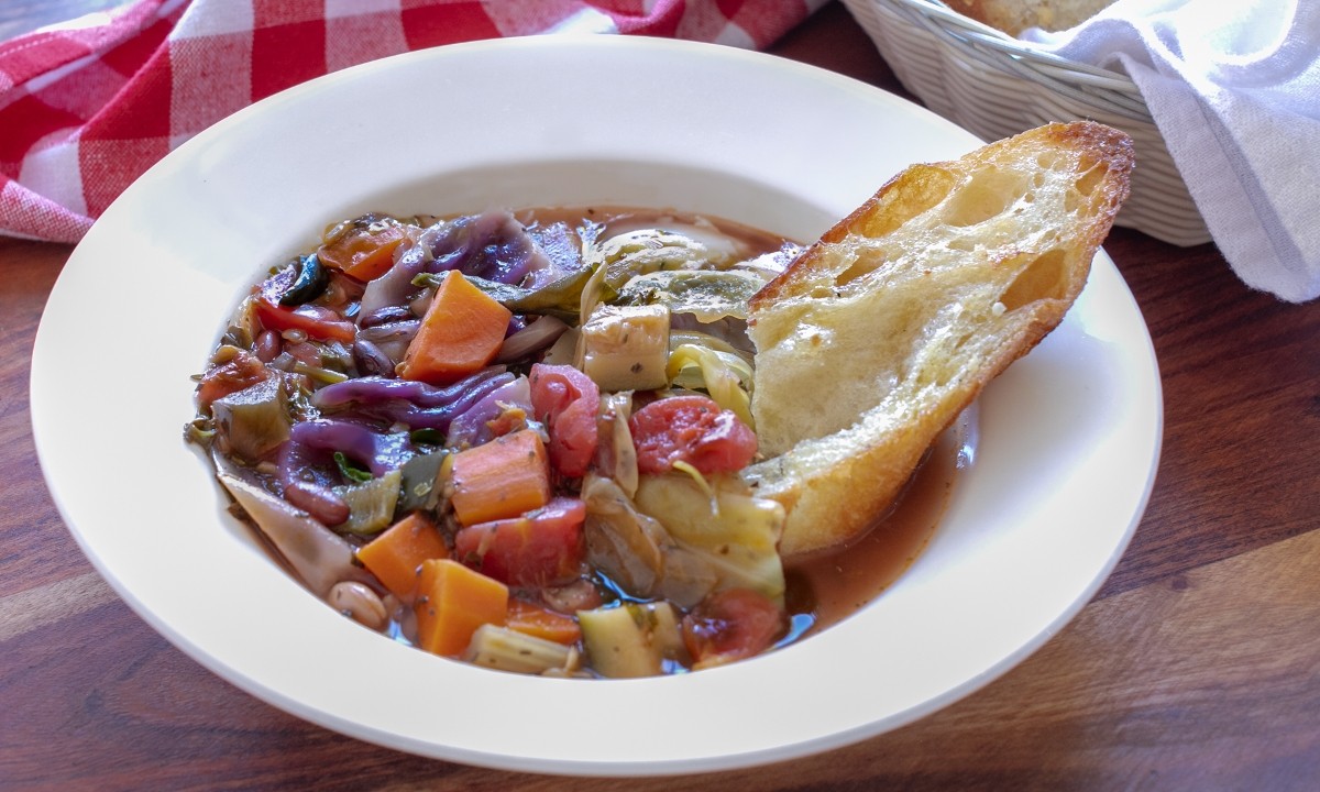 Bowl of Vegetable Soup (GF) & Garlic Bread