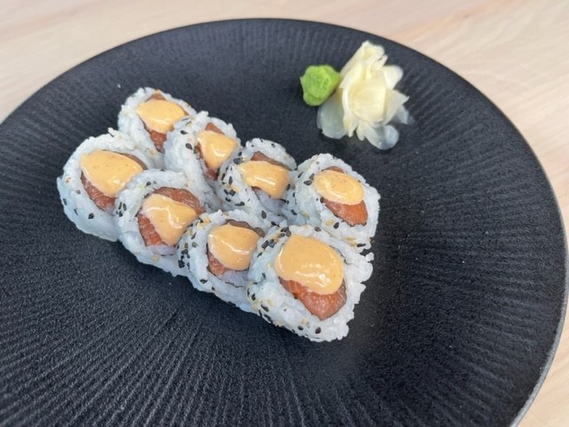 *SPICY SALMON ROLL