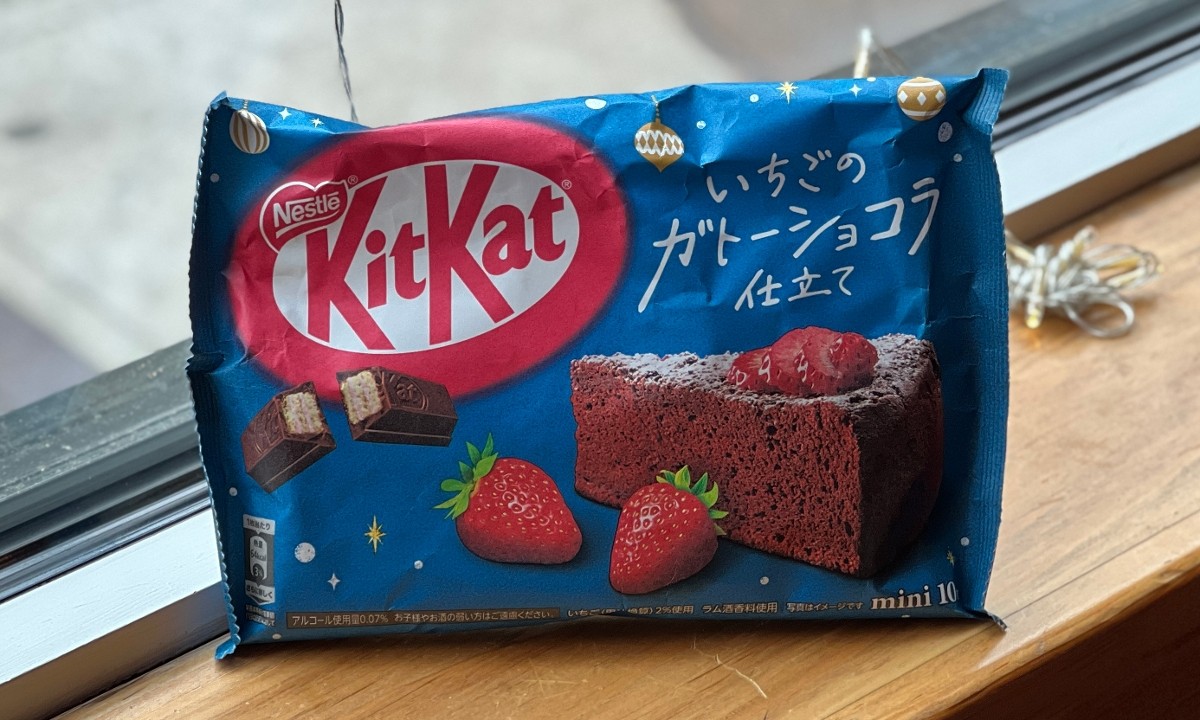 Kit Kat Mini Strawberry Chocolate Cake