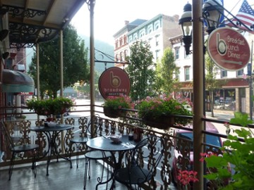 BROADWAY GRILLE & UNDERGROUND