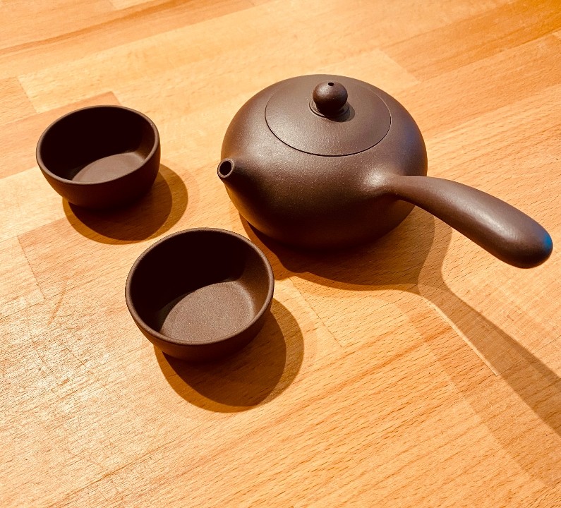Yixing brown side handle tea pot & 2 cups