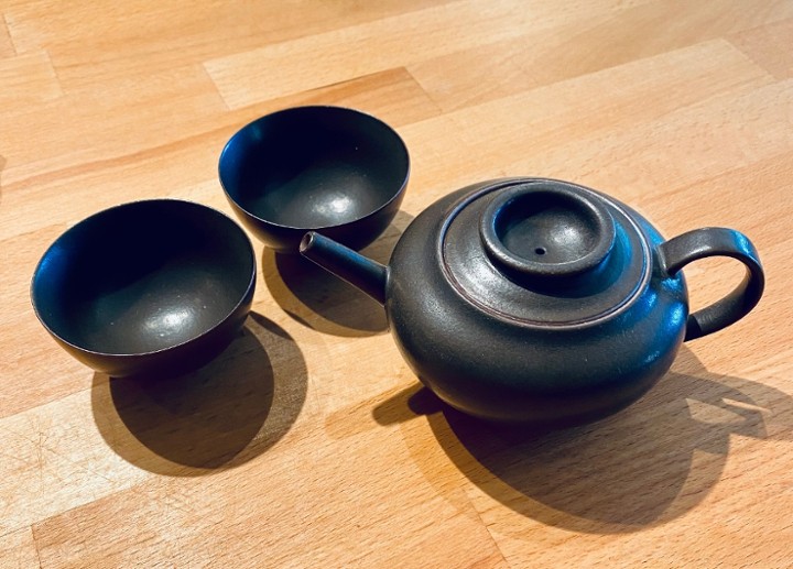 Brown ‘O’ Tea pot & 2 cups