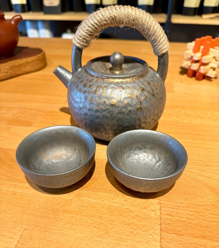 Hand beaten pattern tea pot with 2 cups