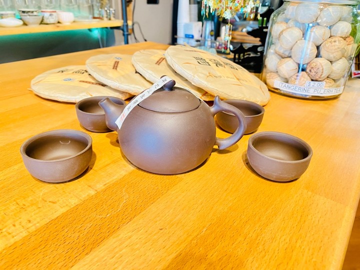 Clay pot and cups