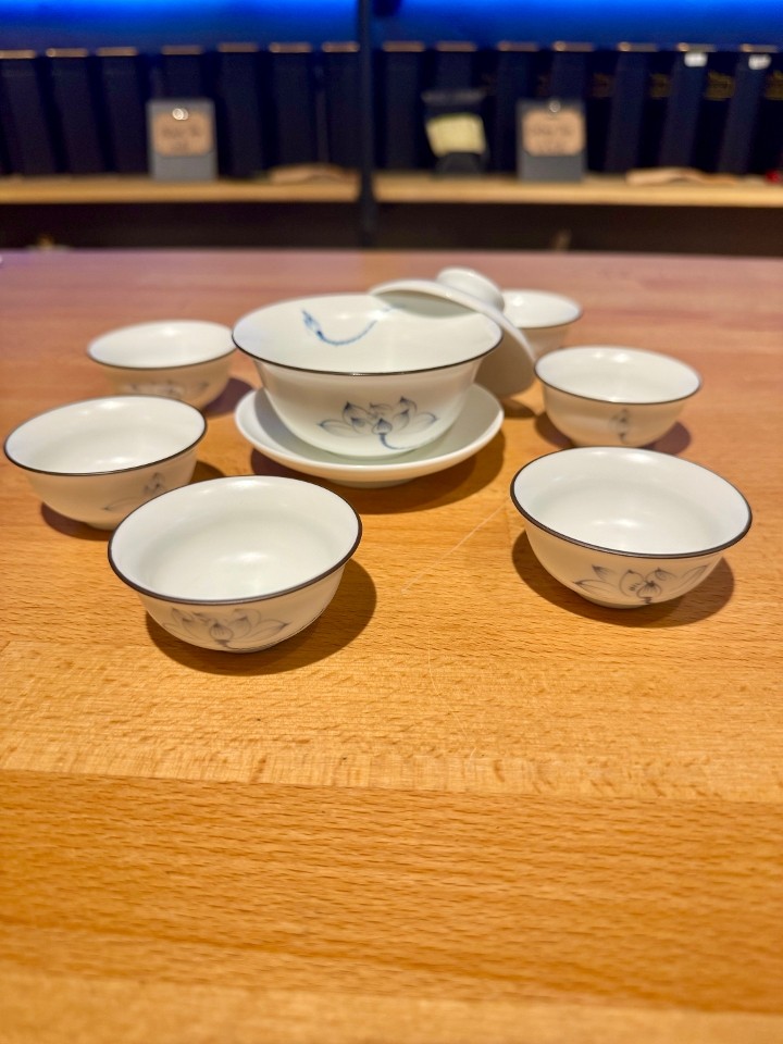 Hand painted Gaiwan with cups