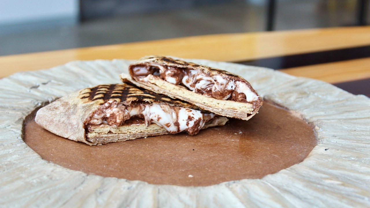 Longboards Wraps & Bowls OP 8775 W 95th St Hummus with Pita