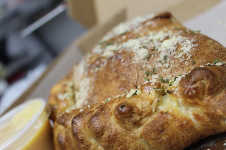 BUTCHER BLOCK CALZONE