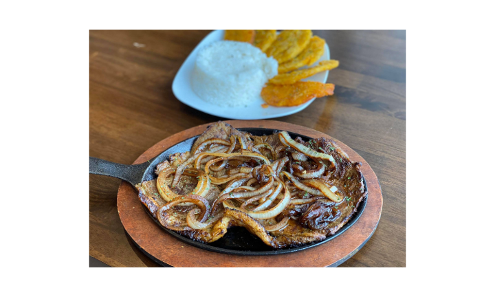 Bistec Encebollado