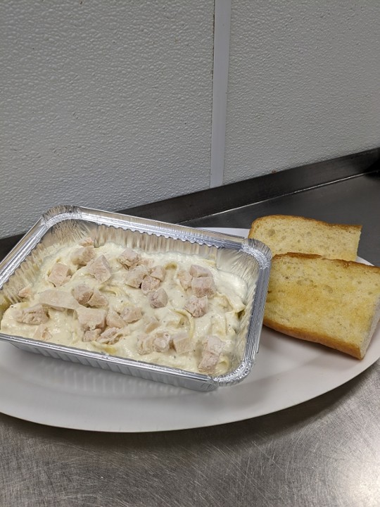 Chicken Alfredo W/ Half Garlic Bread