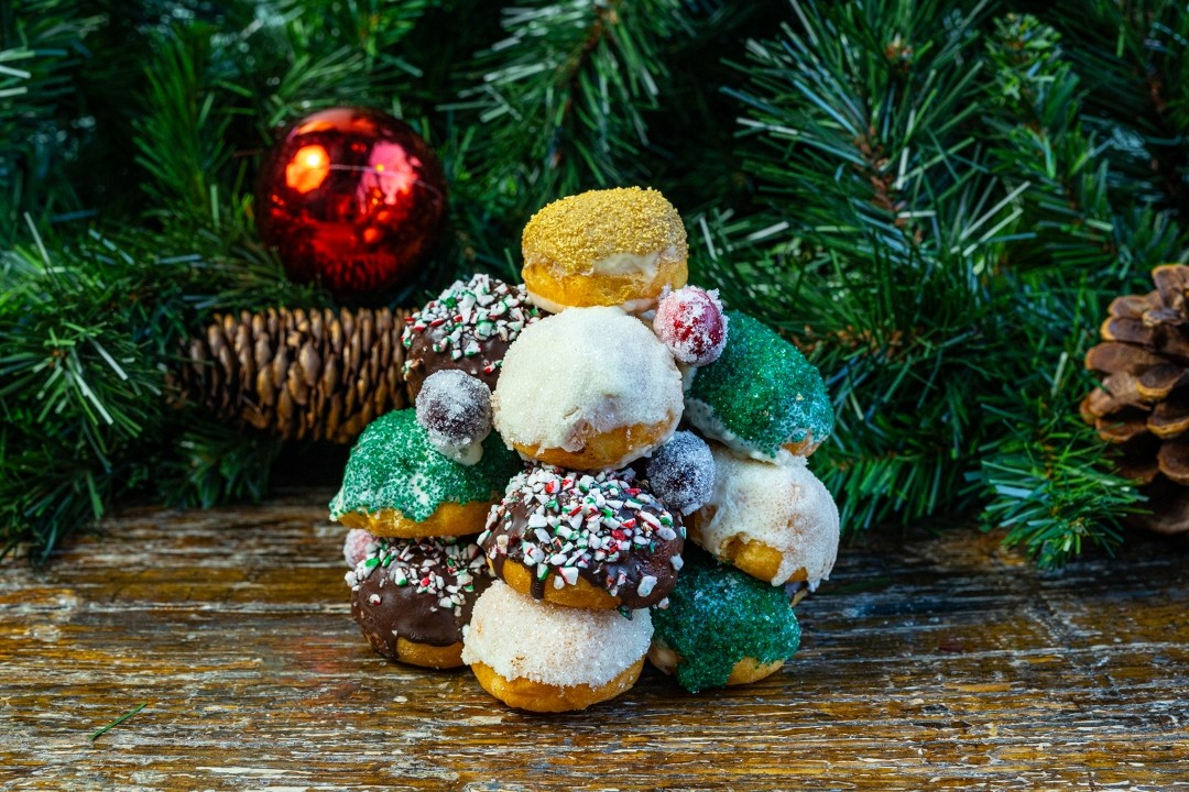 How To Make A Christmas Tree Cake - Sugar & Sparrow