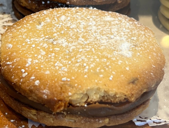 Almond caramel alfajor