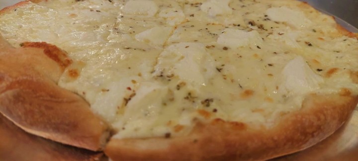 MED CLASSIC WHITE PIZZA