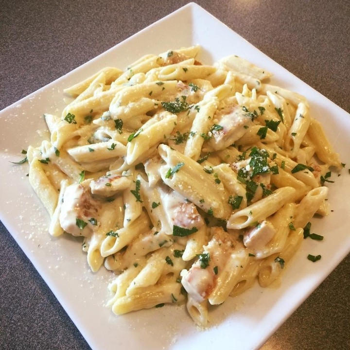 PASTA ALFREDO WITH CHICKEN