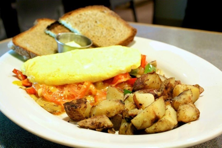 OMELLETE. TOMATO ONION PEPPERS