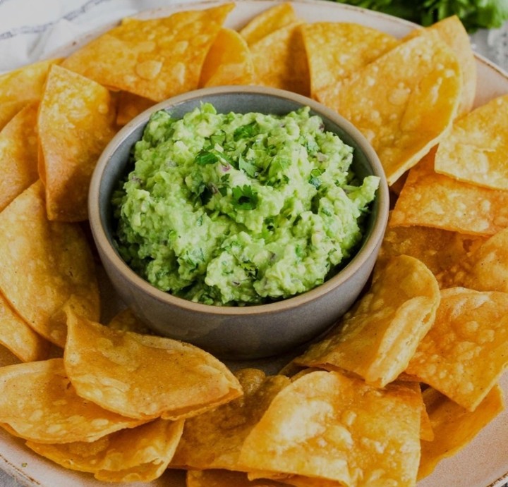 GUACAMOLE AND CHIPS 16 OZ