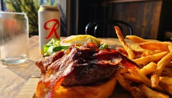 Smith Bar & Grill 332 15th Avenue East
