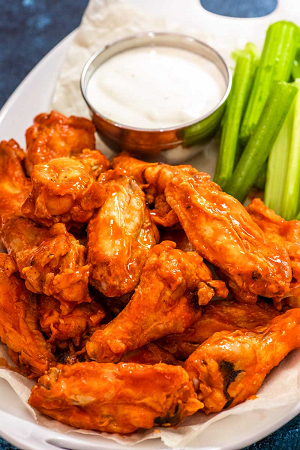 6pcs Wings. (1 flavor, 1 dip) (.99cent limited time promotion)