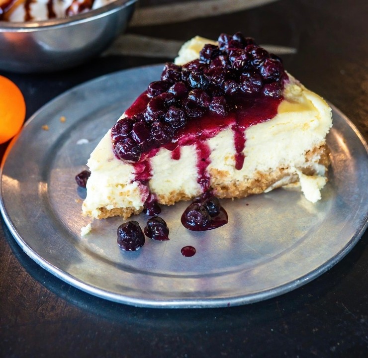 Cheesecake w/ berry compote