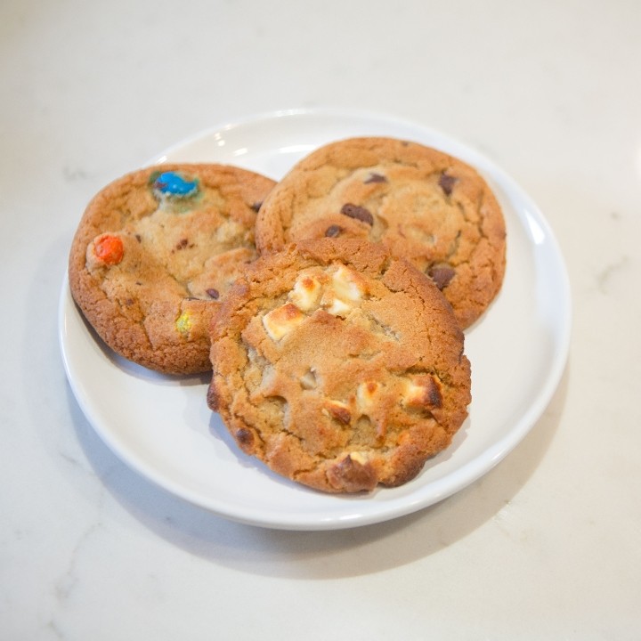 White Chocolate Macadamia Cookie