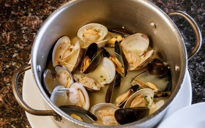Steam Pot - ½ Clams ½ Mussels