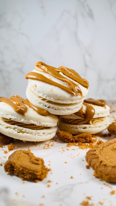 Cookie Butter Macaron