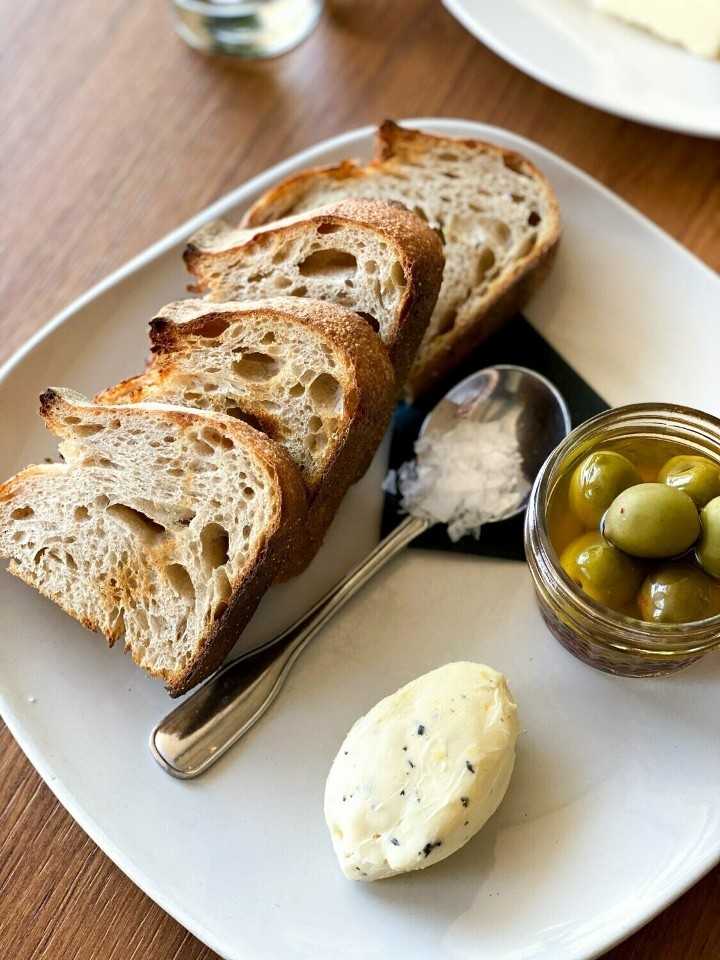 Noble Bread Plate