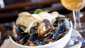 Bistro Campagne 4518 N Lincoln Ave