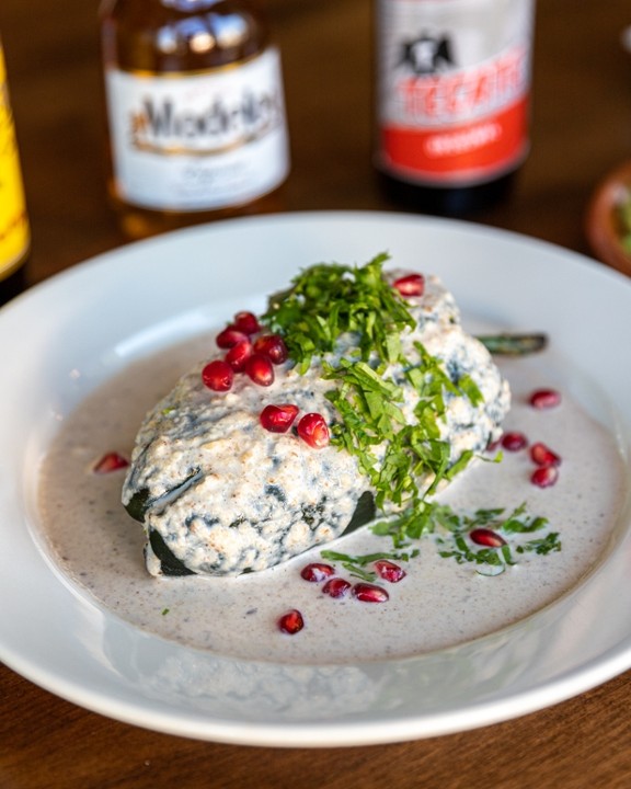 CHILE RELLENO EN NOGADA