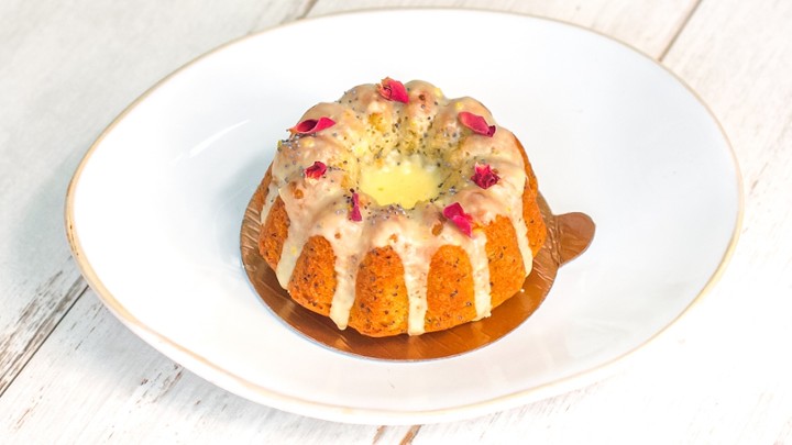 VEGAN ORANGE POPPY MINI CAKE