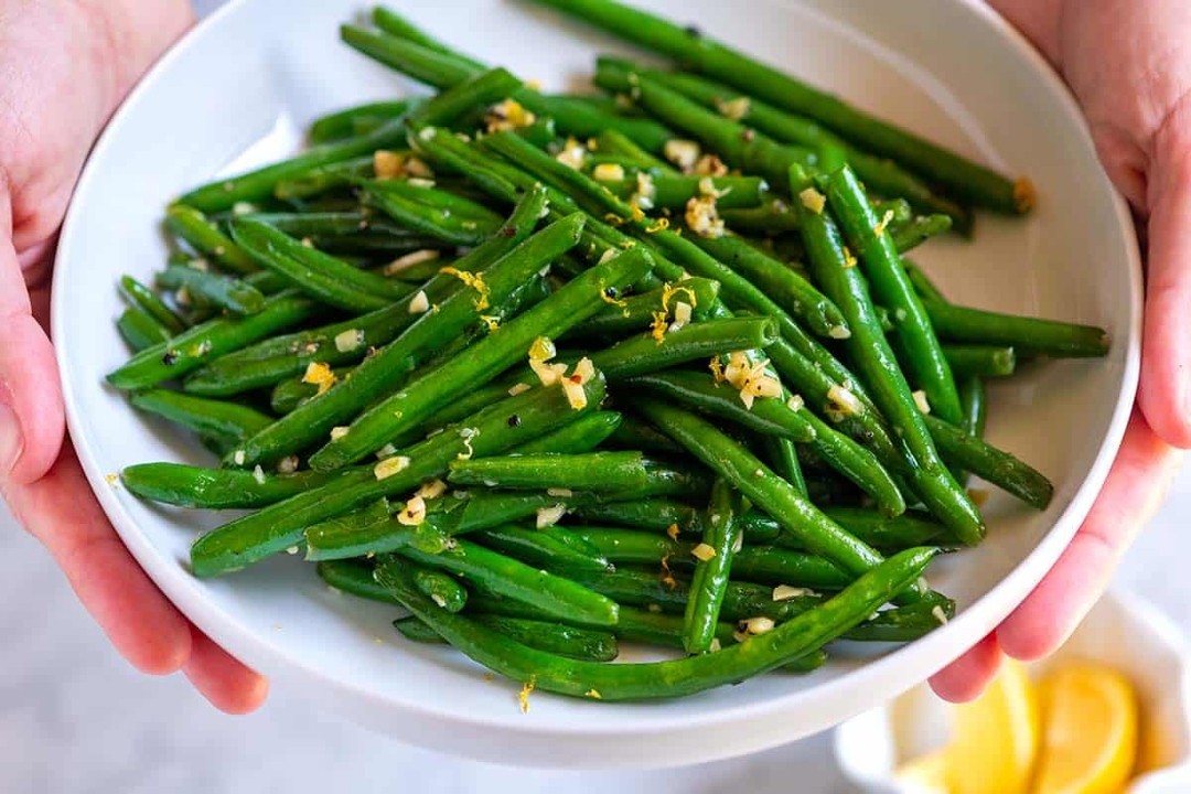 String Beans in Fresh Garlic Entree