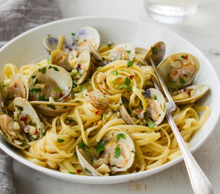 Linguine w/ White or Red Clam Sauce