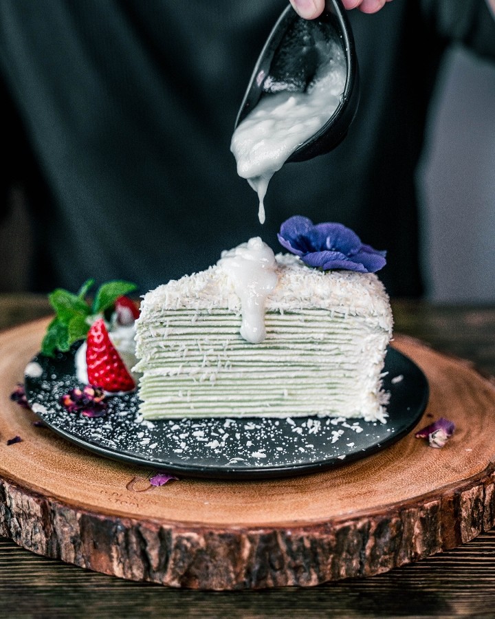 YOUNG COCONUT PANDAN CREPE CAKE (Slice)