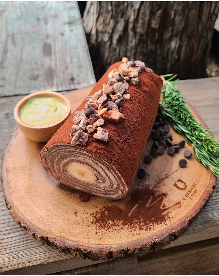 WHOLE CHOCOLATE BANANA CREPE ROLL