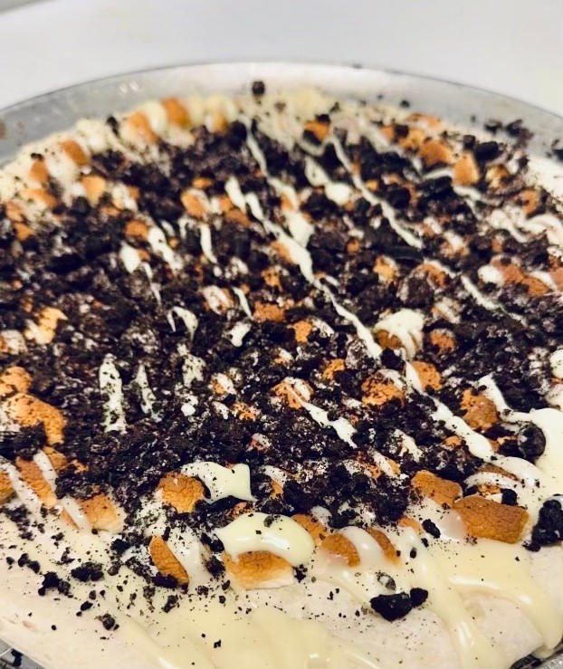 Cookies & Creme Dessert Pizza
