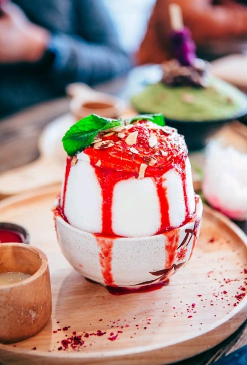 Strawberry Cheesecake Greek Yogurt Bingsu