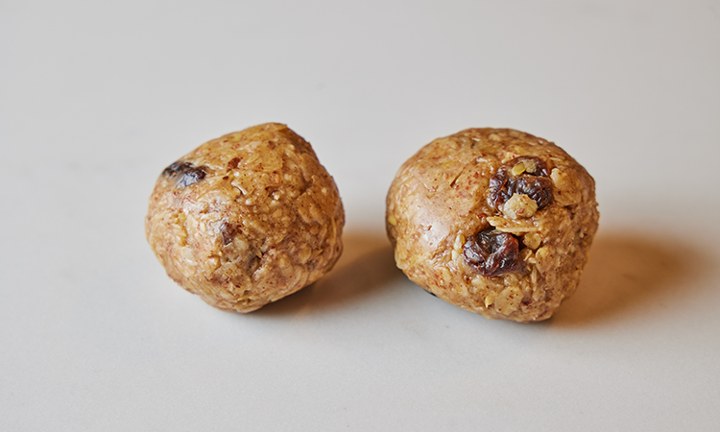 Oatmeal Raisin Amazeballs