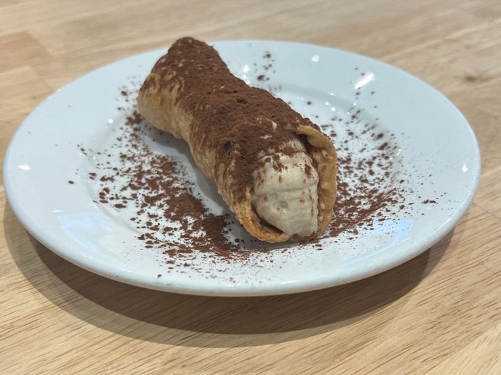 Tiramisu Cannoli