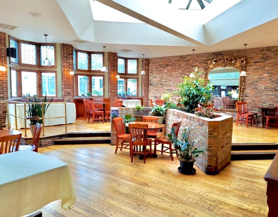 Phoebe's Restaurant & Coffee Lounge