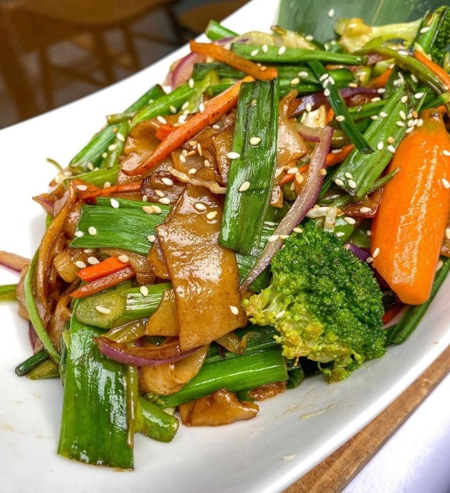 Wide Rice Noodles with Vegetables