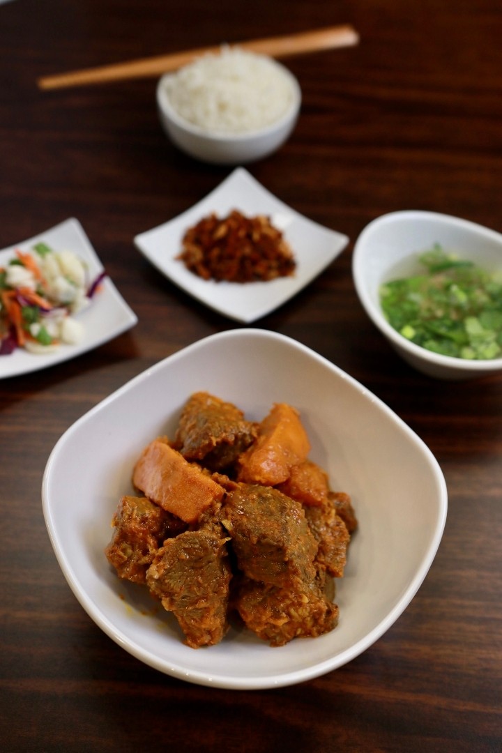 Ah Mae Thar + Shwe Pha Yong Hnin ( Beef Stew with Pumpkin )
