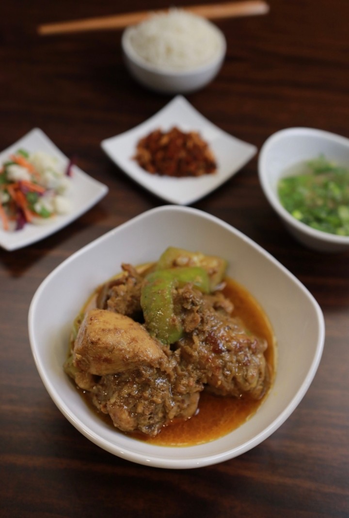 Kyet Kalar Thar ( Chicken Curry with Gourds )