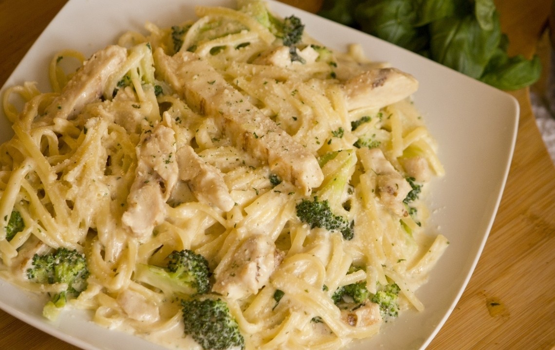 Catering: Chicken Broccoli Alfredo Tray
