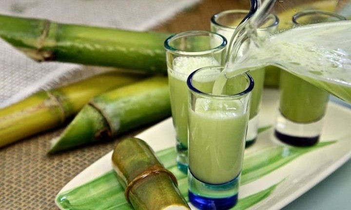 A craft of fresh squeezed sugarcane juice ( 8 cups )