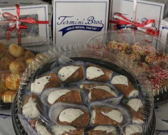 24 Cannoli Halves Tray **REQUIRES 48 HOURS**