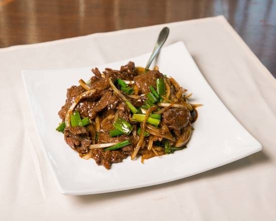 BEEF WITH SCALLIONS AND ONIONS 葱爆牛肉