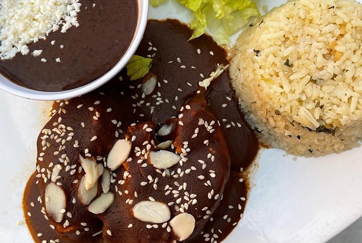 MOLE NEGRO CON POLLO