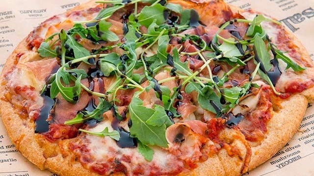 prosciutto + arugula pizza