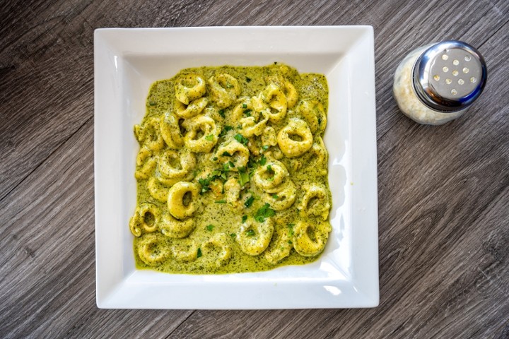 Dinner Tortellini with Creamy Pesto Sauce