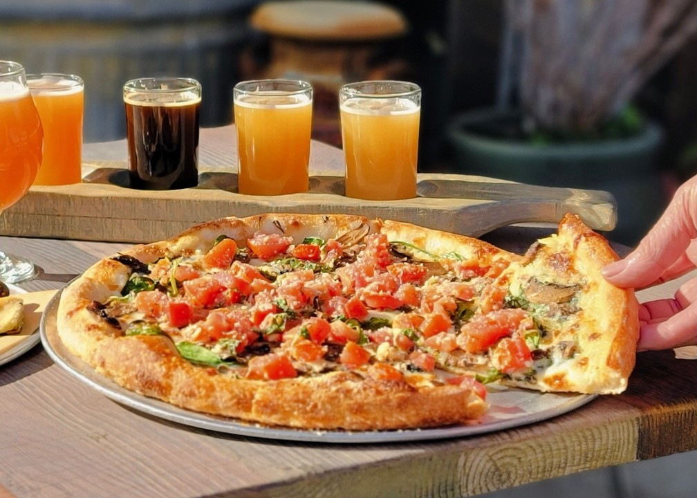 Charlew's Tap House | Pizza Pasta & Grill
