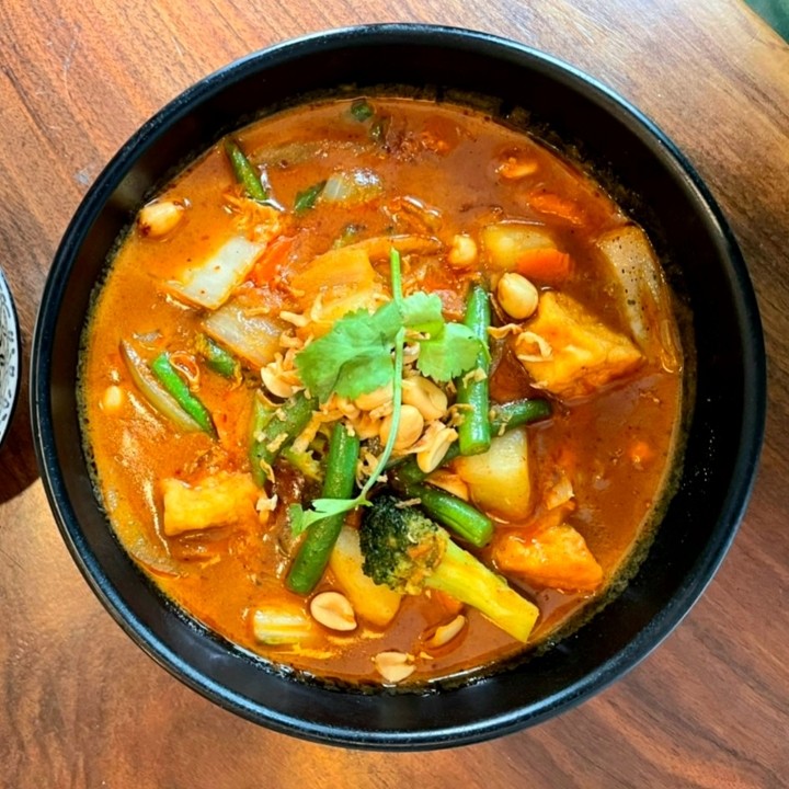 Vegetables & Tofu Massamun